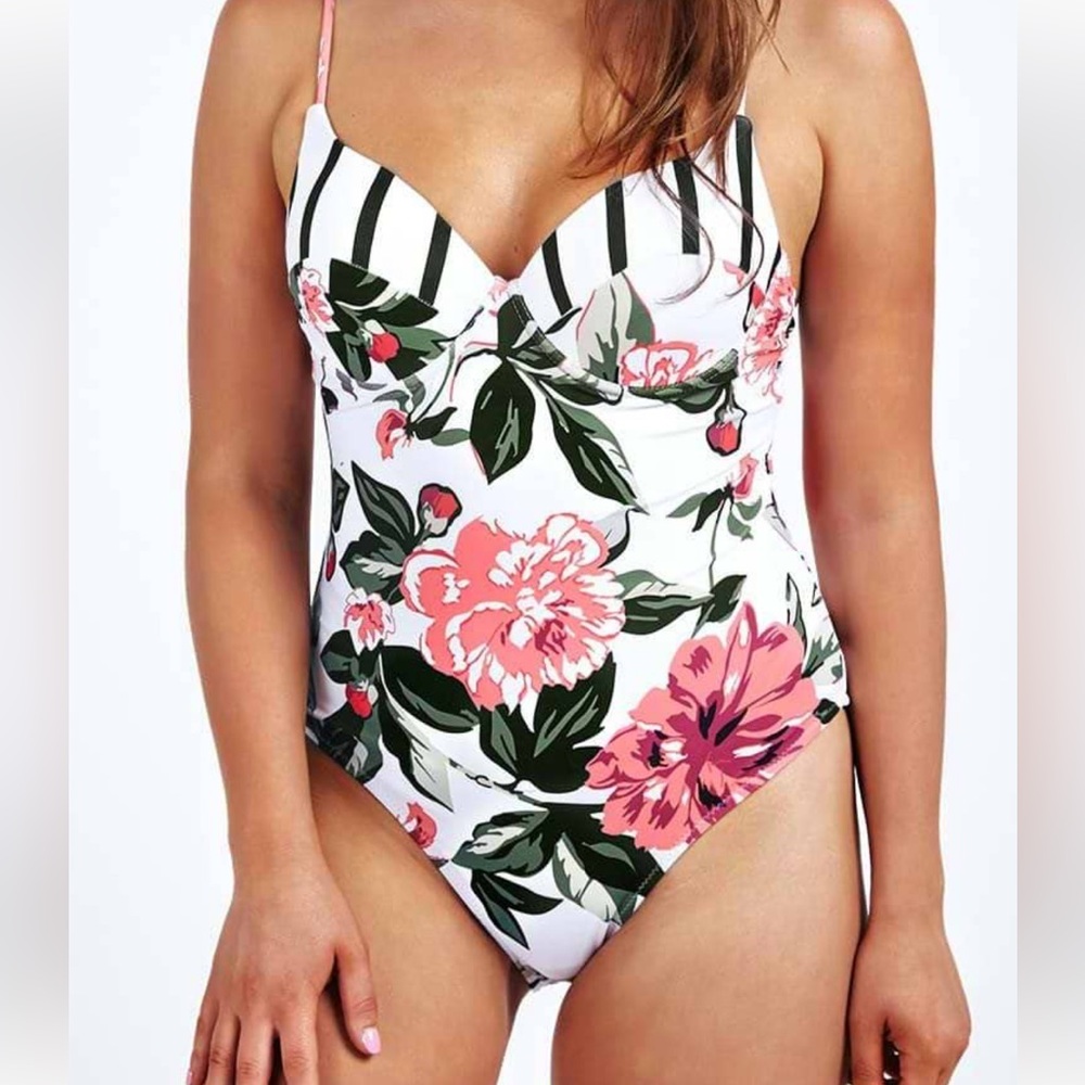 🤩SALE CUPSHE Movie Scene Floral One-piece Swimsuit